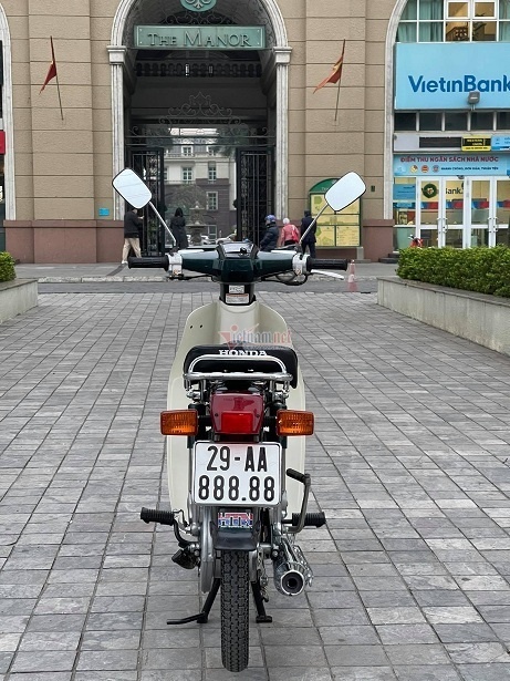 Honda super cub  biển số  được rao bán giá gần nửa tỷ đồng